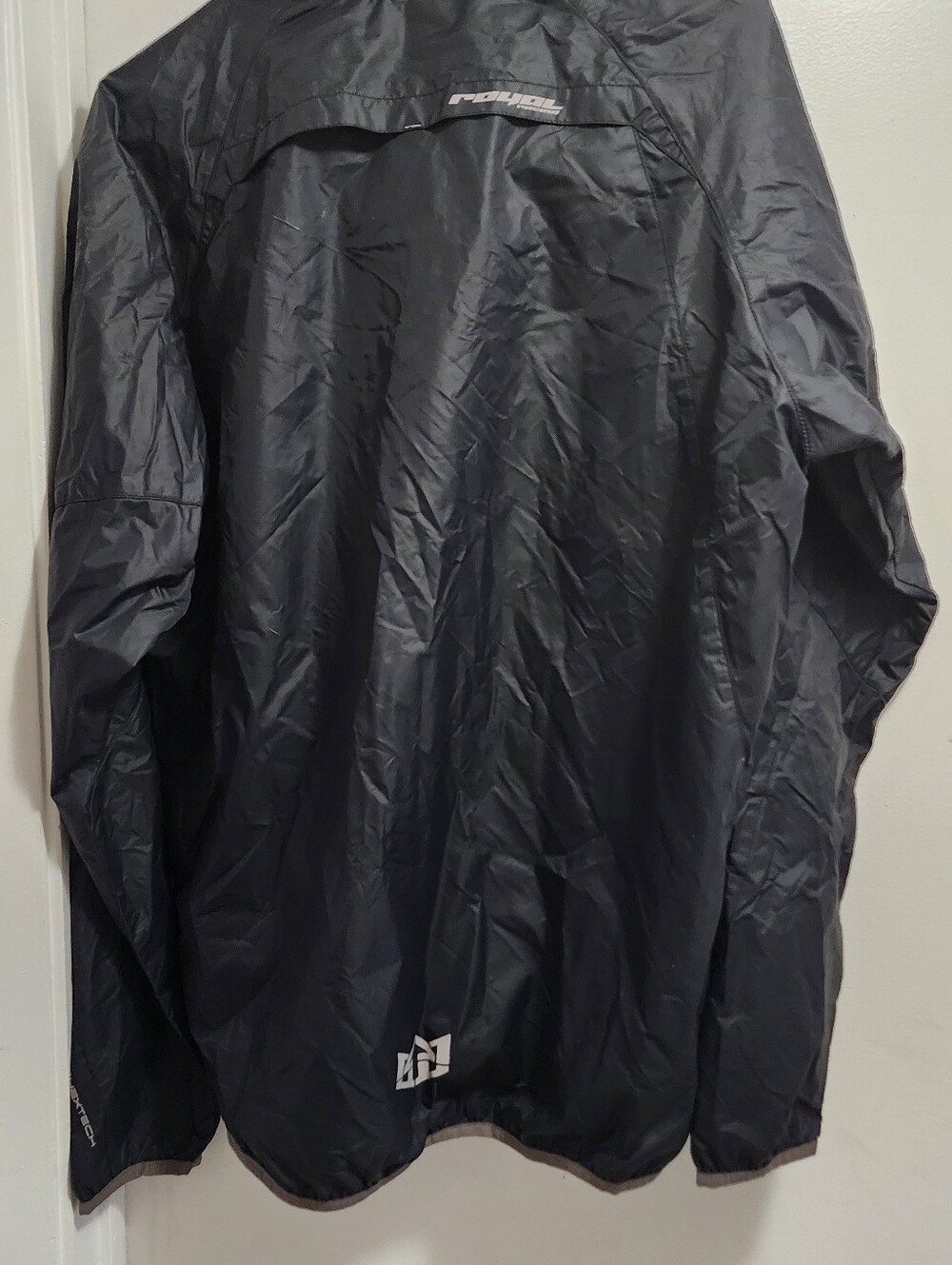Windbreaker - Picture 2 of 5